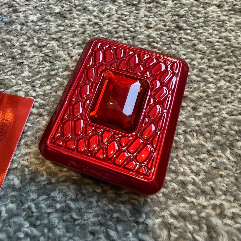 BNIB Devoted Poppy Palette | MAC - Picture 4 of 6